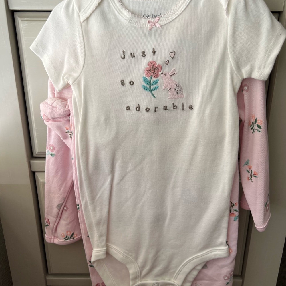 Carters 3 piece set - Picture 2 of 2
